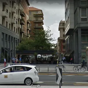 Mm3/repubblica, 2 Min. Da Staz. , Milano Italia